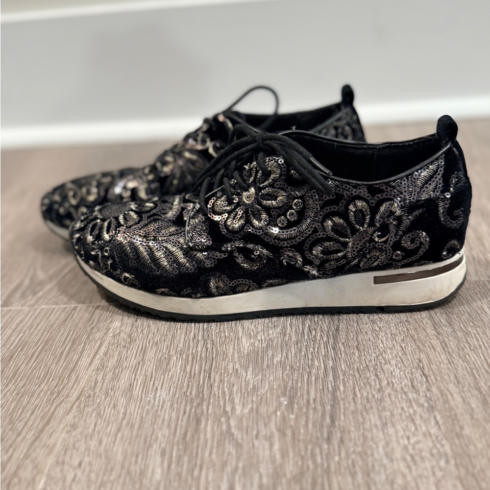 Cafe Noir Chic Black Embroidered Floral Women's Sneakers Size 39/6 - Picture 2 of 9